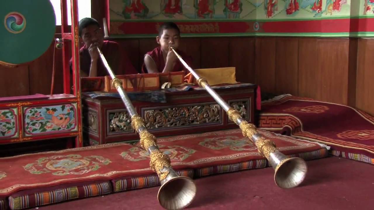 indiyskie muzykalnye instrumenty traditsii i zvuchanie unosyaschee v mir drevnih legend