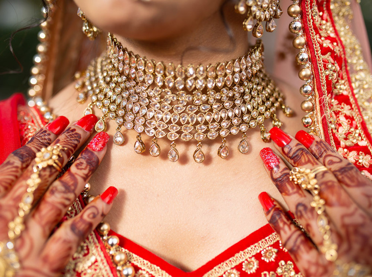 ispolzovanie dragotsennyh kamney i metallov v indiyskih chasah istoriya i sovremennye tendentsii